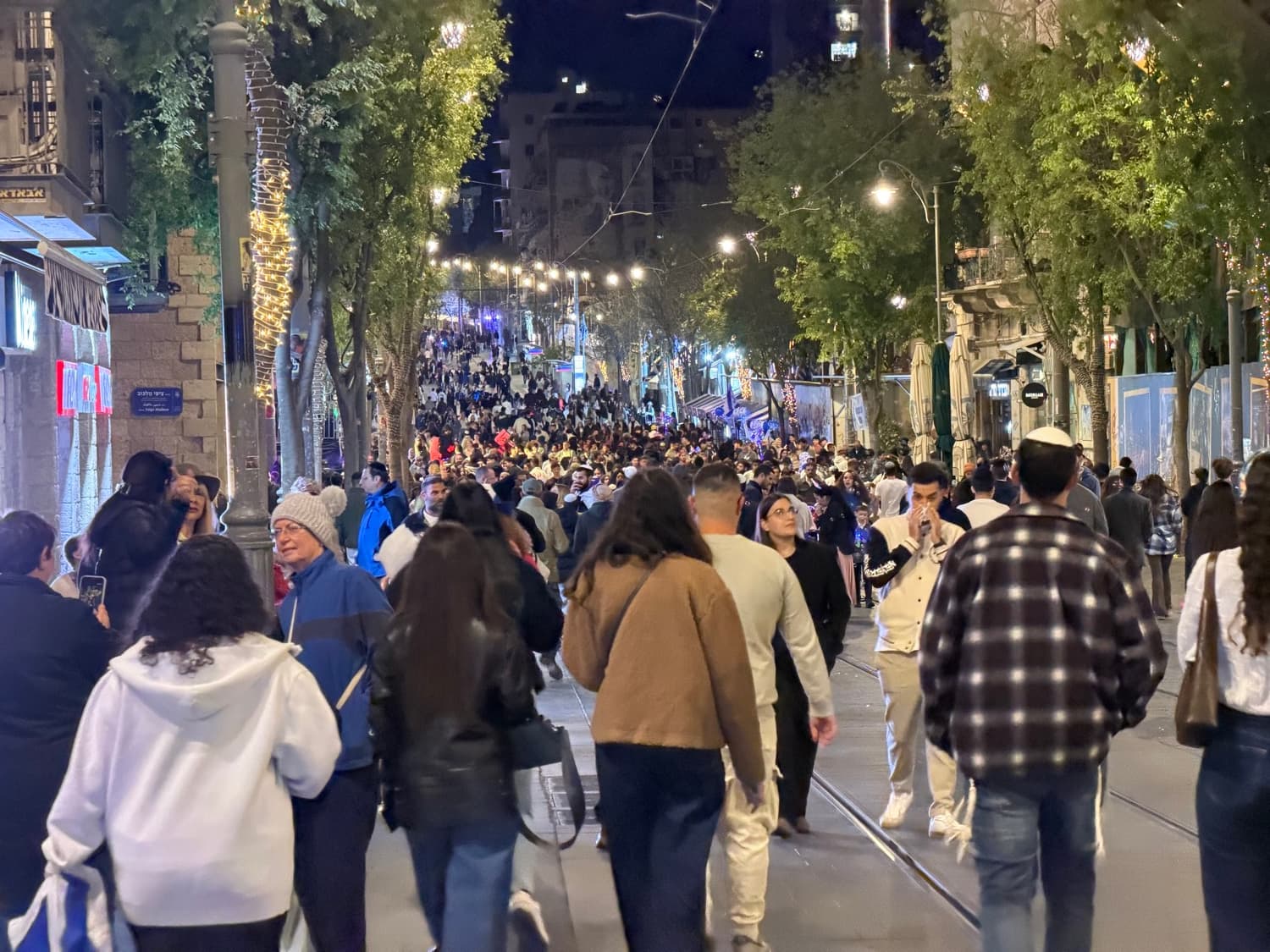 Chanukkah crowds in central Jerusalem
